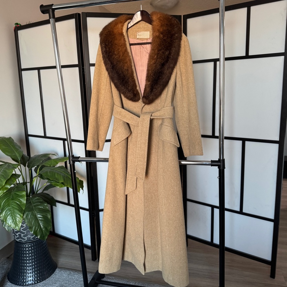 Vintage Wool & Fur Collar Belted Long Coat – Timeless Elegance